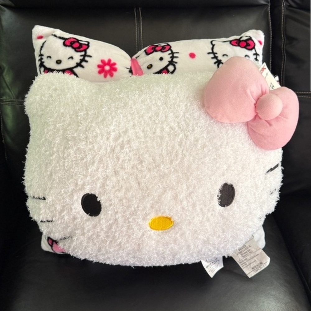 NWT🍭Hello Kitty Decorative Pillow Set with Pink Accents🛍🧁